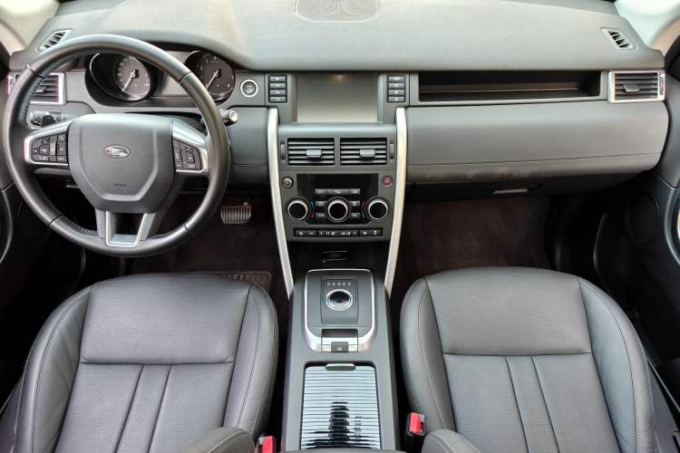 Used Land Rover Discovery Sport 2019 240 PS SE Version China V Standard Interior 3