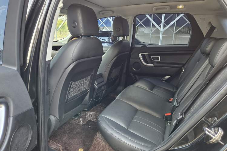 Used Land Rover Discovery Sport 2019 240 PS SE Version China VI Standard Interior 3