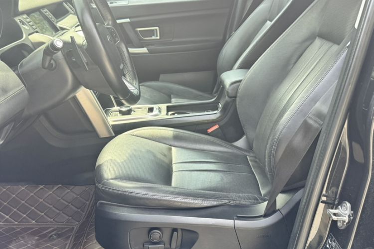 Used Land Rover Discovery Sport 2019 240 PS SE Version China VI Standard Interior 4