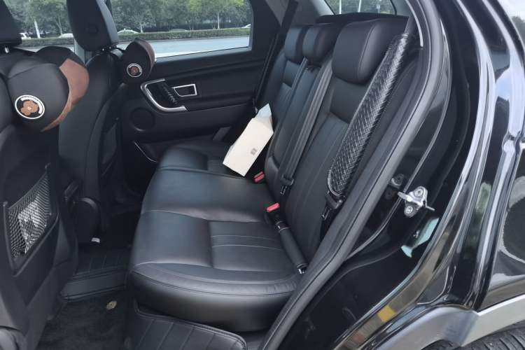 Used Land Rover Discovery Sport 2019 240 PS SE Version China VI Standard Interior 4
