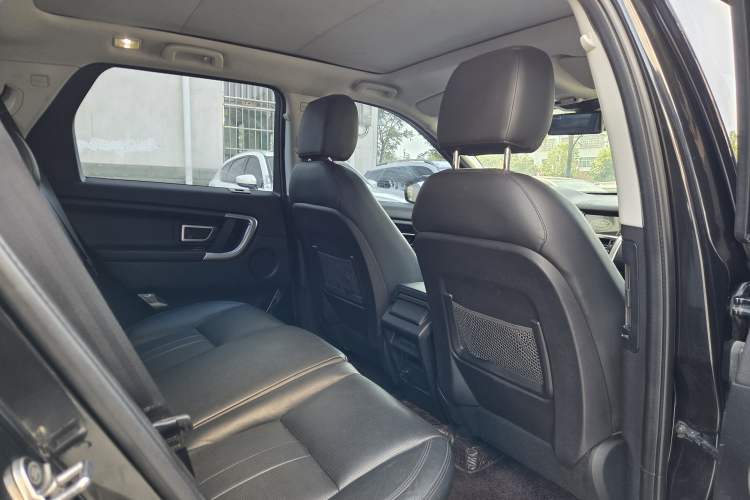 Used Land Rover Discovery Sport 2019 240 PS SE Version China VI Standard Interior 4