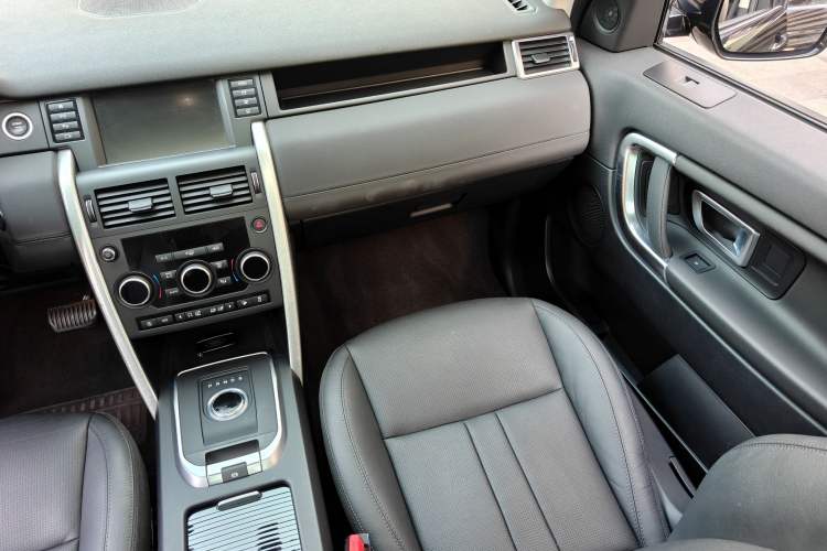Used Land Rover Discovery Sport 2019 240 PS SE Version China V Standard Interior 5