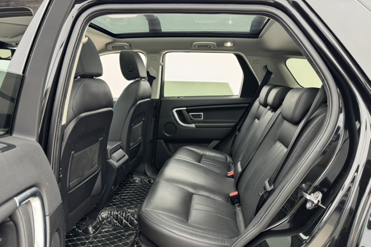 Used Land Rover Discovery Sport 2019 240 PS SE Version China VI Standard Interior 6