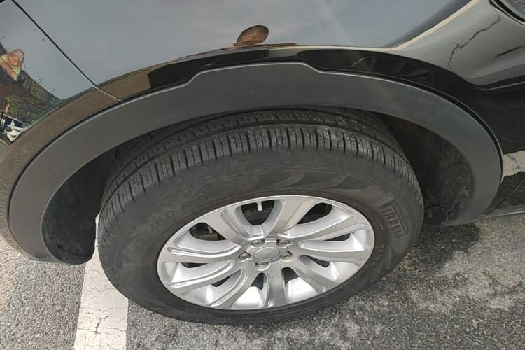Used Land Rover Discovery Sport 2019 240 PS SE Version China VI Standard Left Front Wheel Hub