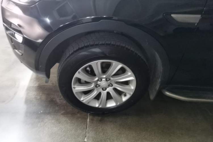 Used Land Rover Discovery Sport 2019 240 PS SE Version China VI Standard Left Front Wheel Hub