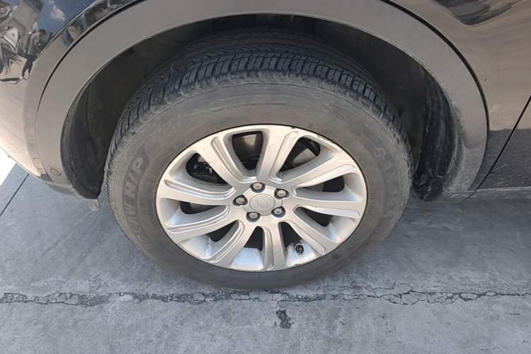 Used Land Rover Discovery Sport 2019 240 PS SE Version China V Standard Left Front Wheel Hub
