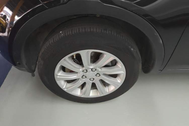 Used Land Rover Discovery Sport 2019 240 PS SE Version China VI Standard Left Front Wheel Hub