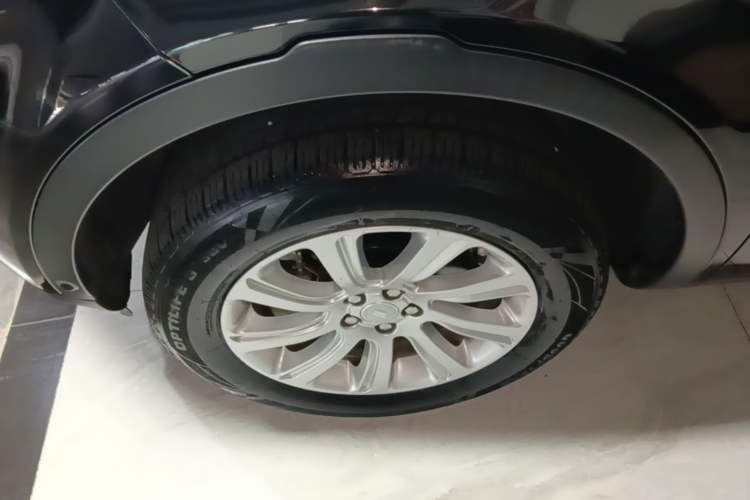 Used Land Rover Discovery Sport 2019 240 PS SE Version China VI Standard Left Front Wheel Hub