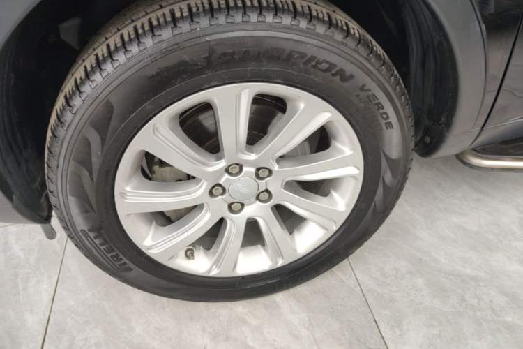 Used Land Rover Discovery Sport 2019 240 PS SE Version China VI Standard Left Front Wheel Hub