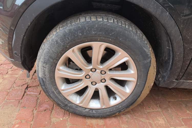 Used Land Rover Discovery Sport 2019 240 PS SE Version China VI Standard Left Front Wheel Hub