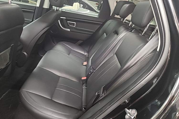 Used Land Rover Discovery Sport 2019 240 PS SE Version China VI Standard Left Rear Seat