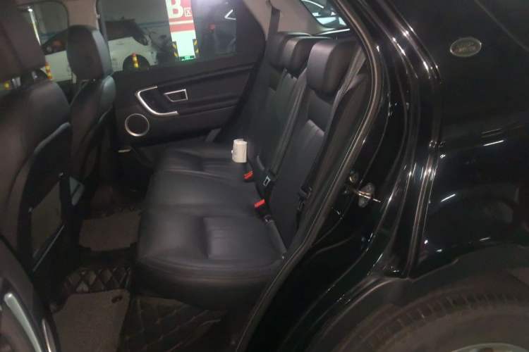 Used Land Rover Discovery Sport 2019 240 PS SE Version China VI Standard Left Rear Seat