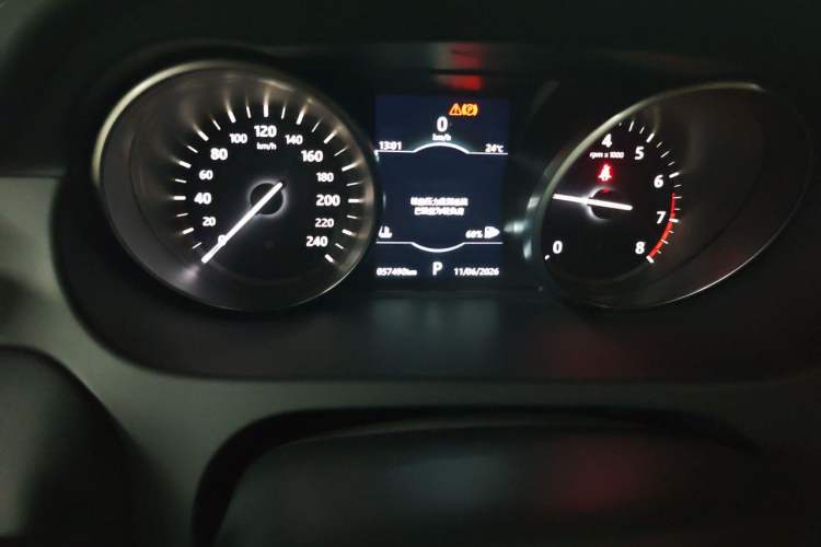 Used Land Rover Discovery Sport 2019 240 PS SE Version China VI Standard Odometer Close Up