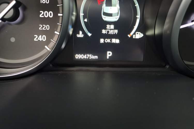 Used Land Rover Discovery Sport 2019 240 PS SE Version China VI Standard Odometer Close Up