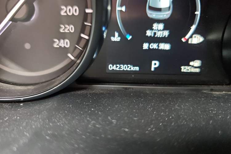 Used Land Rover Discovery Sport 2019 240 PS SE Version China VI Standard Odometer Close Up