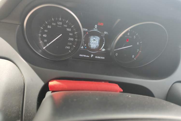 Used Land Rover Discovery Sport 2019 240 PS HSE Version China VI Standard Odometer Close Up