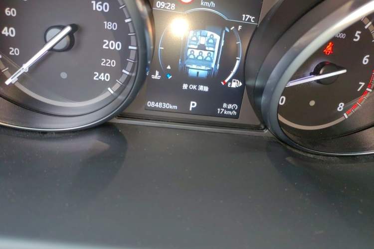 Used Land Rover Discovery Sport 2019 240 PS SE Version China VI Standard Odometer Close Up