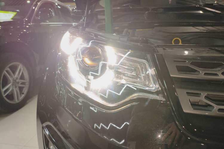 Used Land Rover Discovery Sport 2019 240 PS SE Version China VI Standard Right Front Headlight