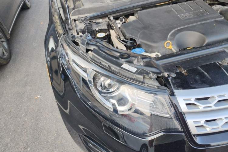 Used Land Rover Discovery Sport 2019 240 PS HSE Version China VI Standard Right Front Headlight