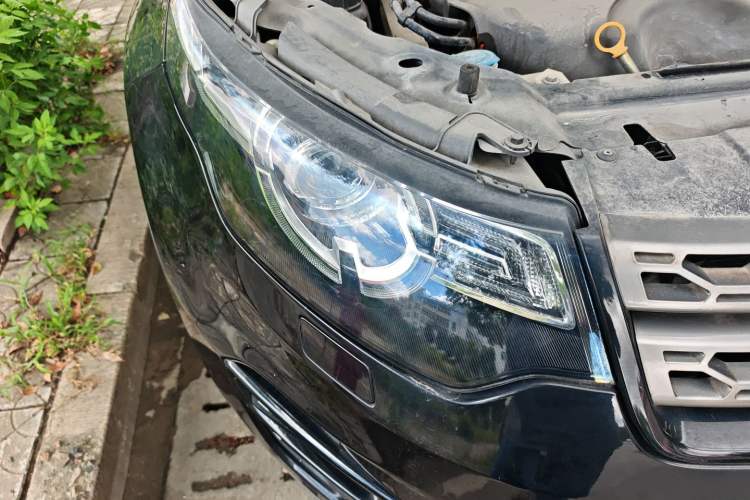 Used Land Rover Discovery Sport 2019 240 PS SE Version China VI Standard Right Front Headlight