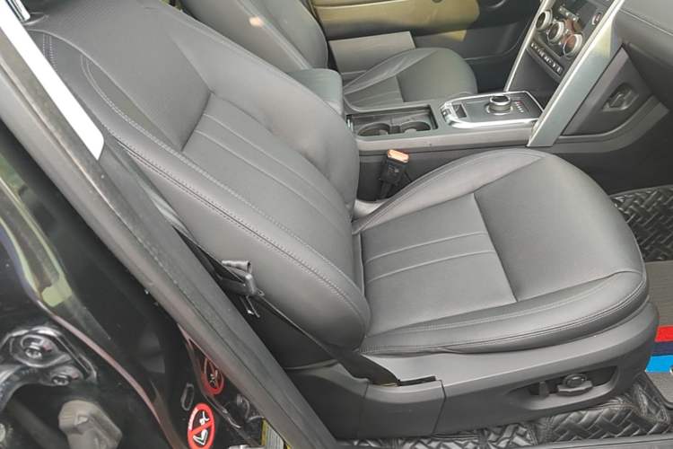 Used Land Rover Discovery Sport 2019 240 PS SE Version China VI Standard Right Front Seat