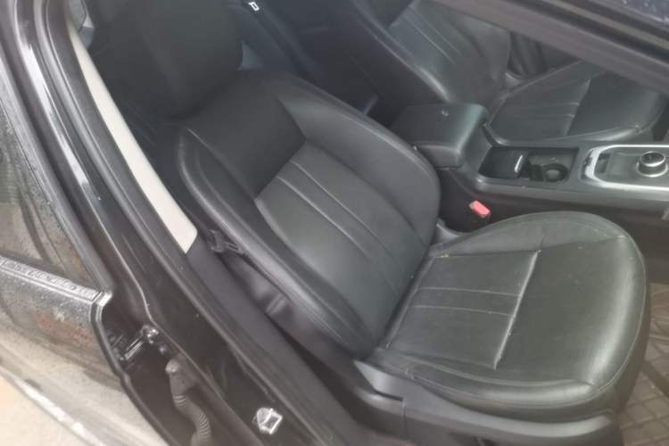 Used Land Rover Discovery Sport 2019 240 PS SE Version China VI Standard Right Front Seat