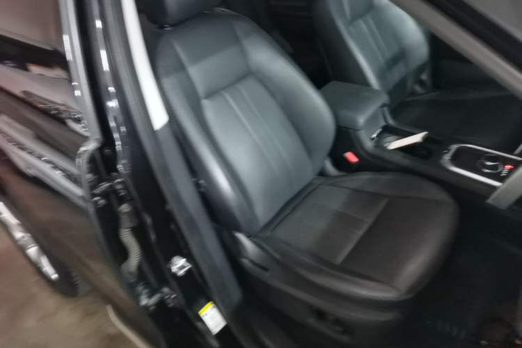 Used Land Rover Discovery Sport 2019 240 PS SE Version China VI Standard Right Front Seat
