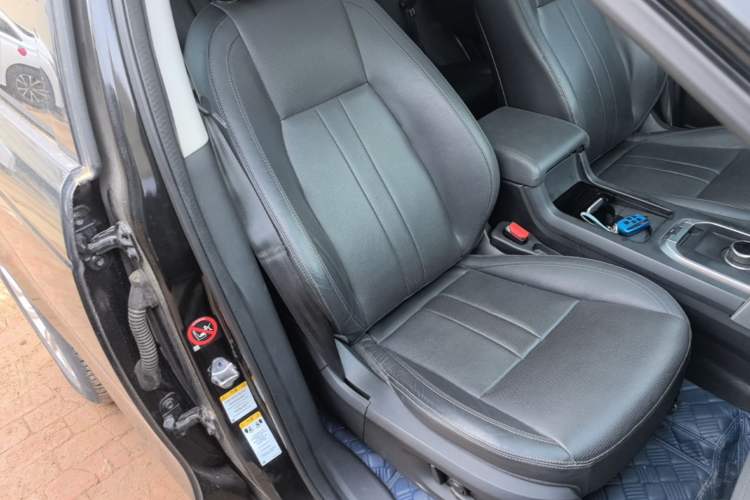 Used Land Rover Discovery Sport 2019 240 PS SE Version China VI Standard Right Front Seat