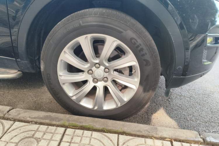 Used Land Rover Discovery Sport 2019 240 PS SE Version China V Standard Right Front Wheel Hub