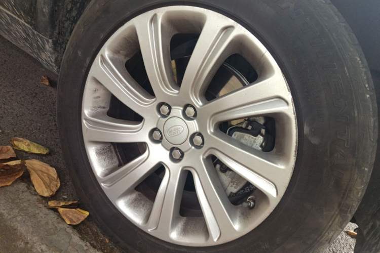 Used Land Rover Discovery Sport 2019 240 PS SE Version China V Standard Right Front Wheel Hub