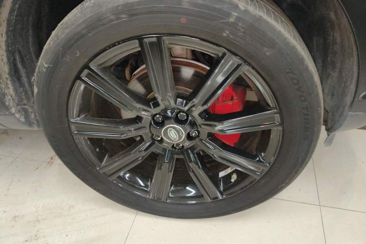 Used Land Rover Discovery Sport 2019 240 PS SE Version China VI Standard Right Front Wheel Hub