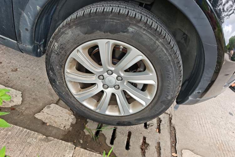 Used Land Rover Discovery Sport 2019 240 PS SE Version China VI Standard Right Front Wheel Hub