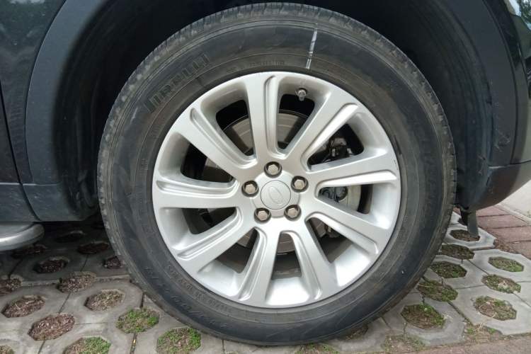 Used Land Rover Discovery Sport 2019 240 PS SE Version China VI Standard Right Front Wheel Hub