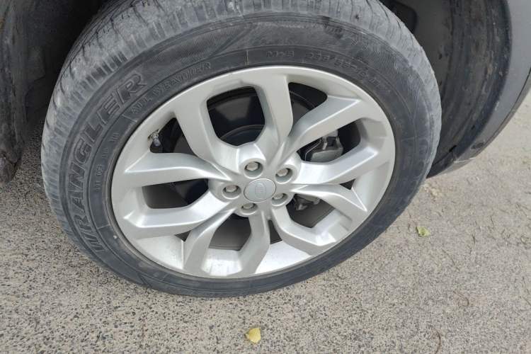 Used Land Rover Discovery Sport 2019 240 PS HSE Version China VI Standard Right Front Wheel Hub