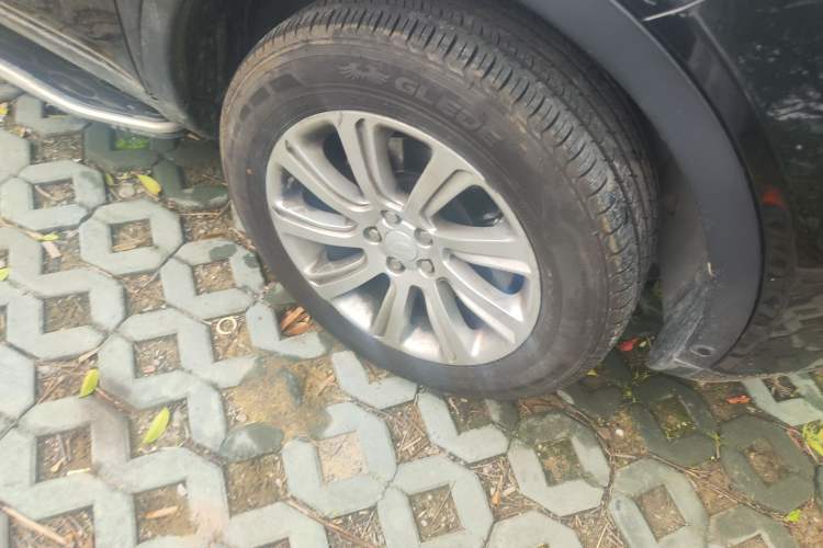 Used Land Rover Discovery Sport 2019 240 PS SE Version China VI Standard Right Front Wheel Hub