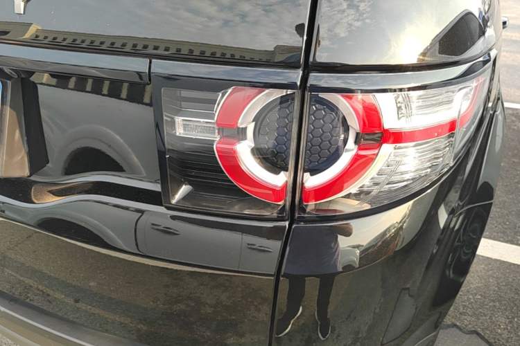 Used Land Rover Discovery Sport 2019 240 PS SE Version China VI Standard Right Rear Taillight