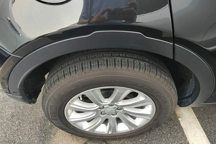 Used Land Rover Discovery Sport 2019 240 PS SE Version China VI Standard Right Rear Wheel Hub