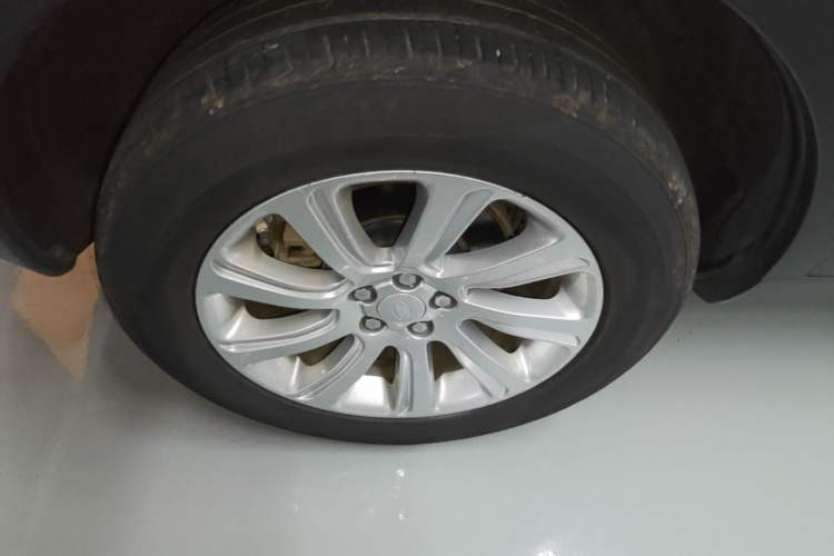 Used Land Rover Discovery Sport 2019 240 PS SE Version China VI Standard Right Rear Wheel Hub