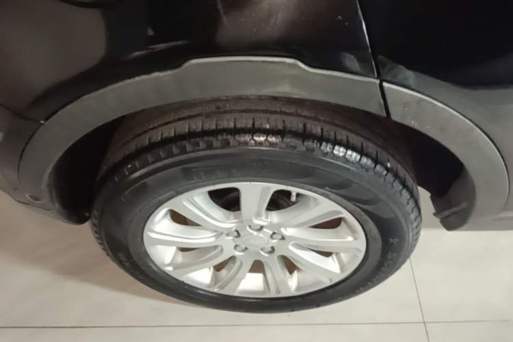 Used Land Rover Discovery Sport 2019 240 PS SE Version China VI Standard Right Rear Wheel Hub
