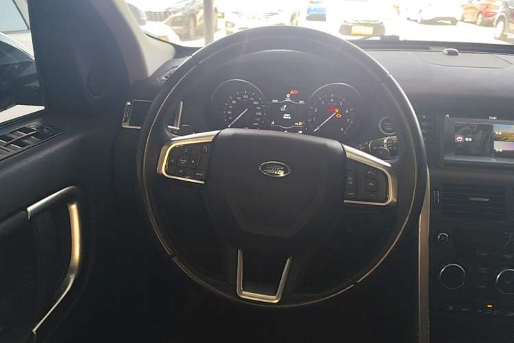 Used Land Rover Discovery Sport 2019 240 PS SE Version China VI Standard Steering Wheel