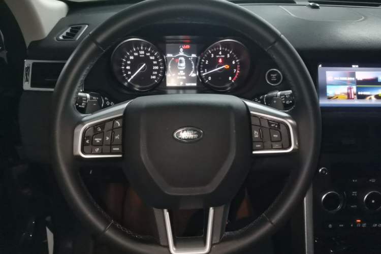 Used Land Rover Discovery Sport 2019 240 PS SE Version China VI Standard Steering Wheel