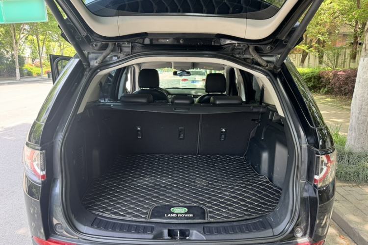 Used Land Rover Discovery Sport 2019 240 PS SE Version China VI Standard Trunk
