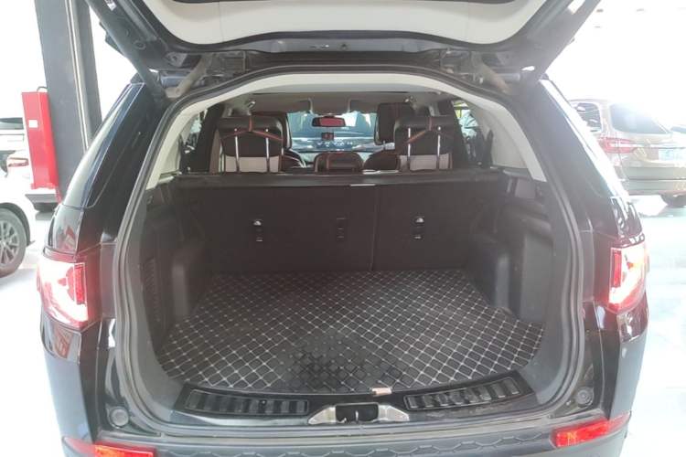 Used Land Rover Discovery Sport 2019 240 PS SE Version China VI Standard Trunk