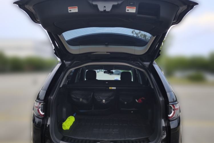 Used Land Rover Discovery Sport 2019 240 PS SE Version China VI Standard Trunk