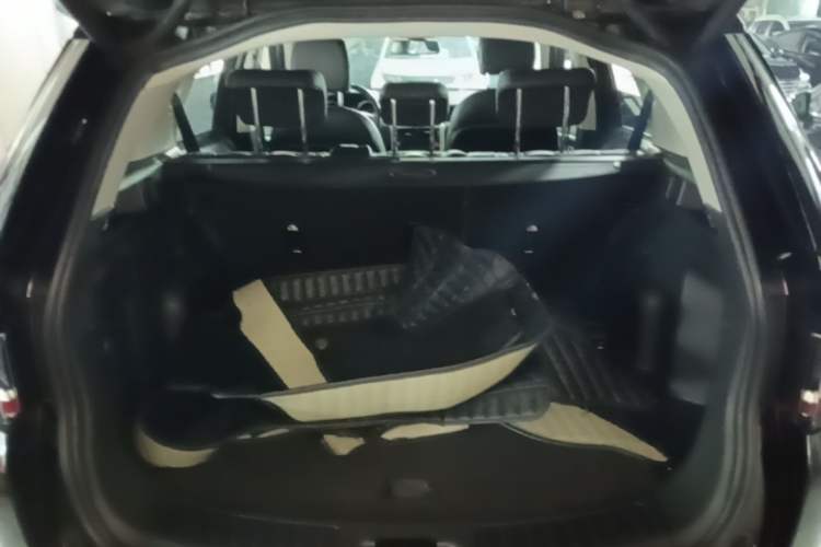 Used Land Rover Discovery Sport 2019 240 PS SE Version China VI Standard Trunk