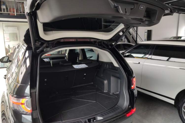 Used Land Rover Discovery Sport 2019 240 PS SE Version China VI Standard Trunk