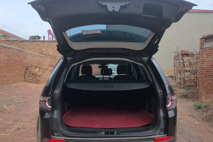 Used Land Rover Discovery Sport 2019 240 PS SE Version China VI Standard Trunk