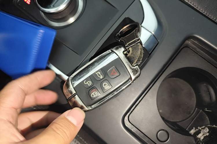 Used Land Rover Discovery Sport 2019 240 PS SE Version China VI Standard Vehicle Key