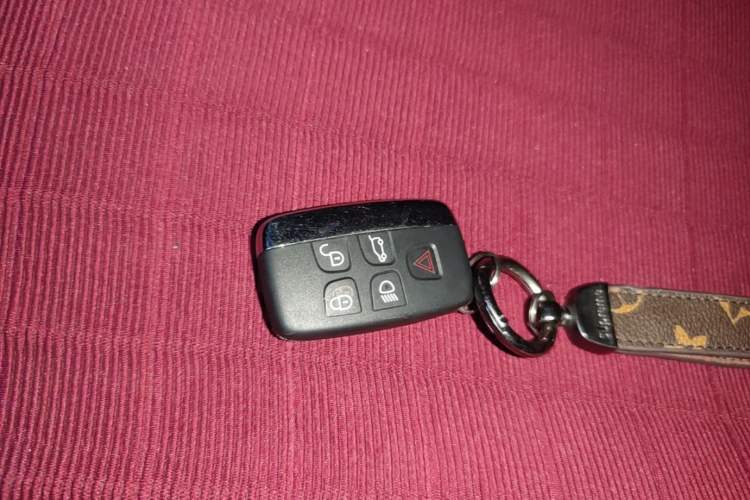 Used Land Rover Discovery Sport 2019 240 PS SE Version China VI Standard Vehicle Key