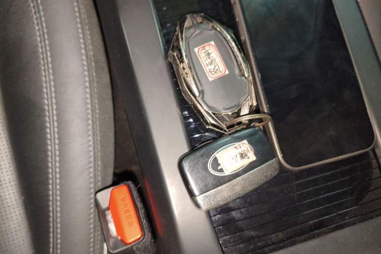 Used Land Rover Discovery Sport 2019 240 PS SE Version China VI Standard Vehicle Key